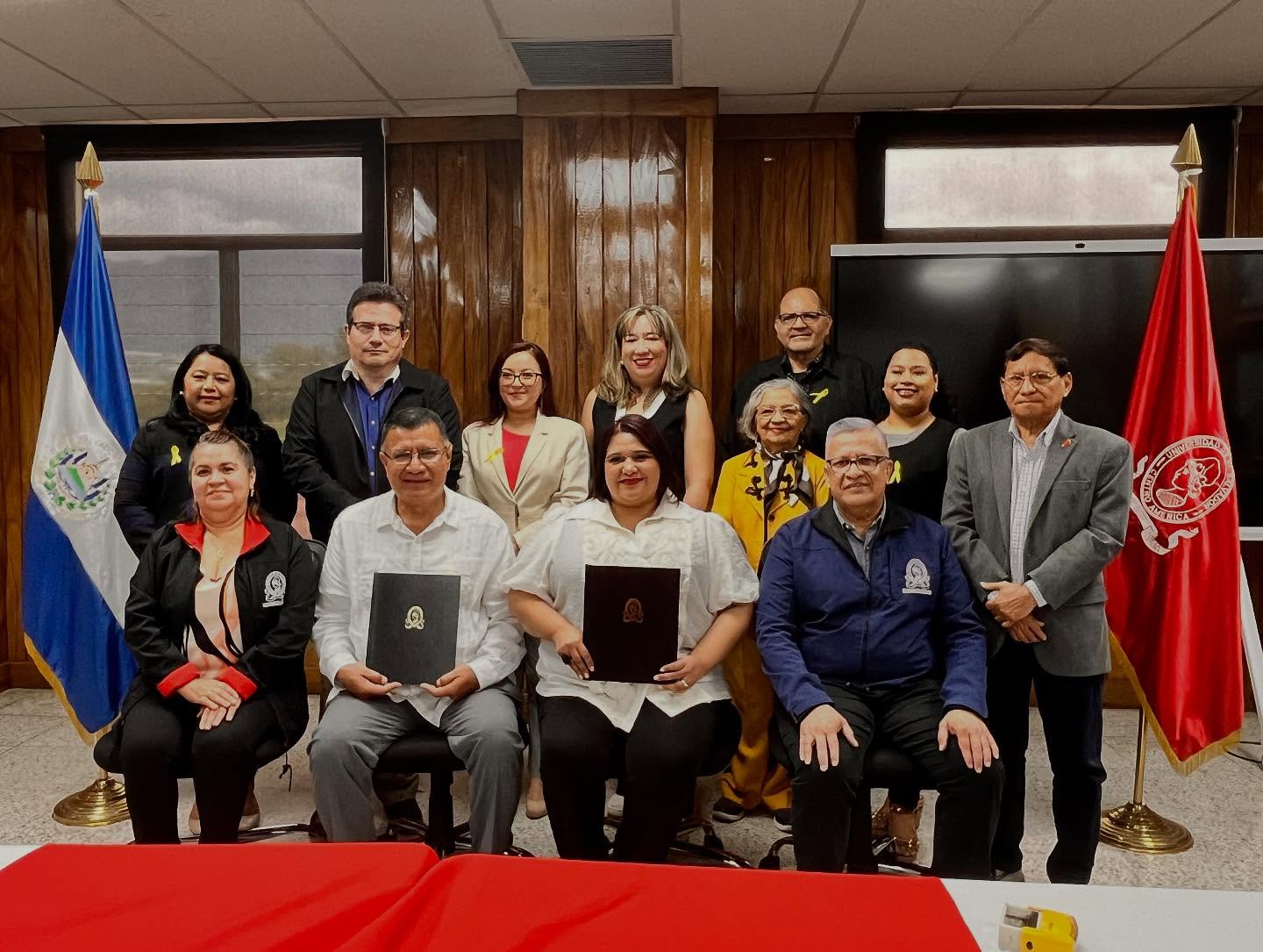 Firma de Convenio entre la Universidad de El Salvador y la Colectiva de Mujeres para el Desarrollo Local