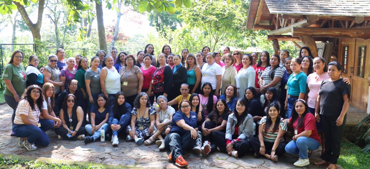 foto encuentro de cuidadoras de la vida